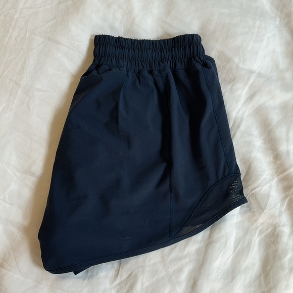 Lululemon- Hotty Hot Low-Rise Short 4” 🍋 - Picture 3 of 3